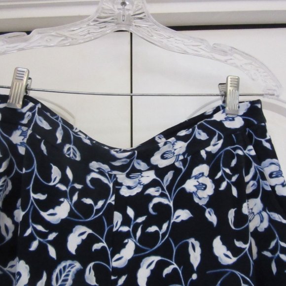 J.Jill Wearever Full Leg Cropped Navy w White Flowers Woman's Casual Pants Small - Picture 3 of 6